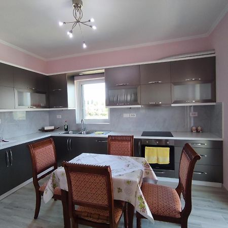 Cheerful 2 Bedroom Villa With Free Parking. Gjirokastër Eksteriør billede