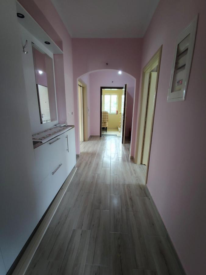 Cheerful 2 Bedroom Villa With Free Parking. Gjirokastër Eksteriør billede