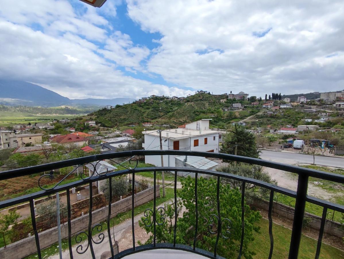 Cheerful 2 Bedroom Villa With Free Parking. Gjirokastër Eksteriør billede