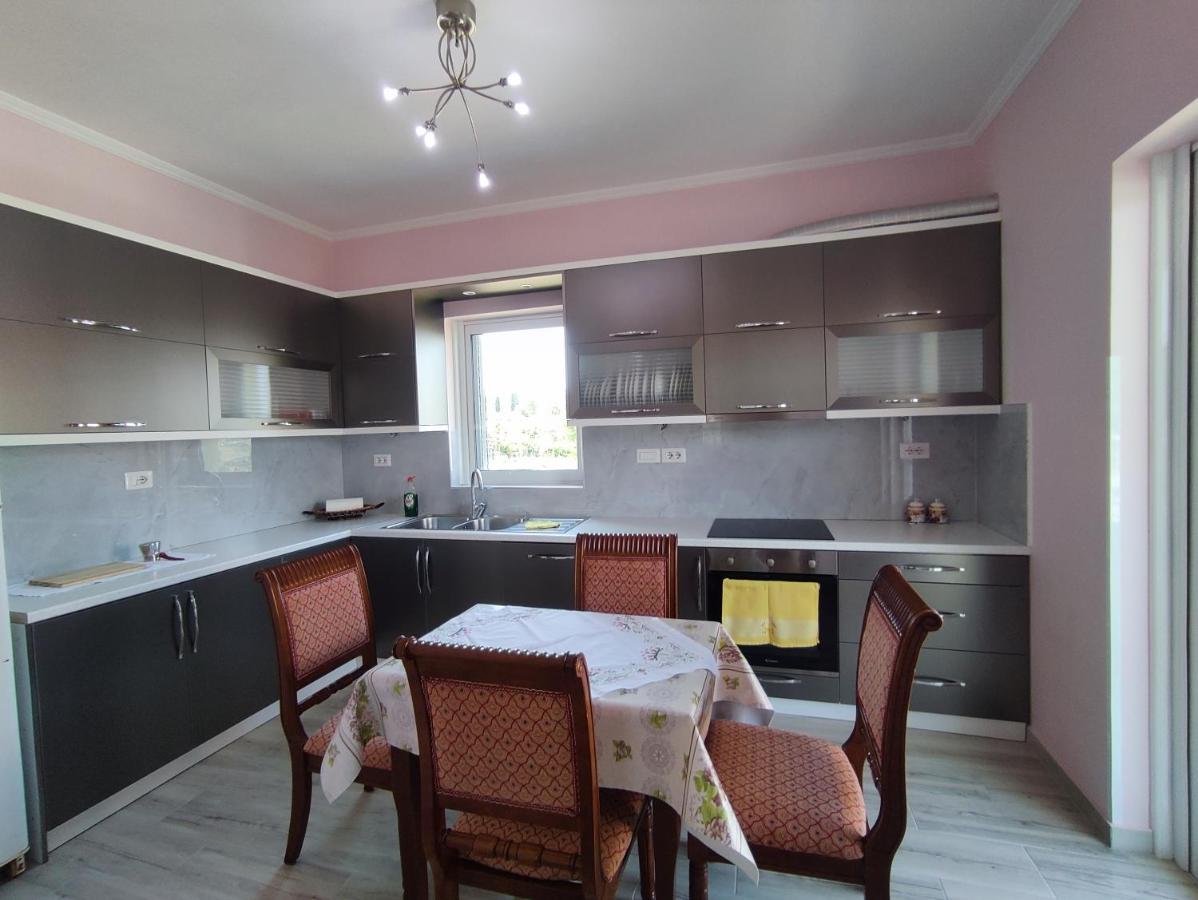 Cheerful 2 Bedroom Villa With Free Parking. Gjirokastër Eksteriør billede