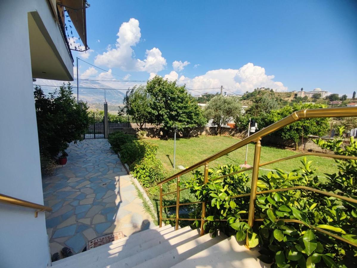 Cheerful 2 Bedroom Villa With Free Parking. Gjirokastër Eksteriør billede